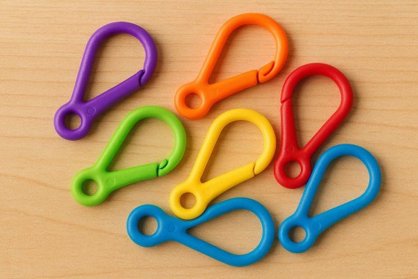 Plastic Carabiner Clip Colorful for Kids Crafts and Light Use